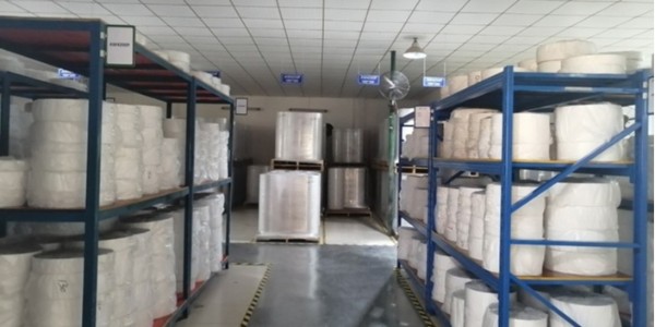 在雨（yǔ）季時不幹膠材料的（de）儲存、加工和使用