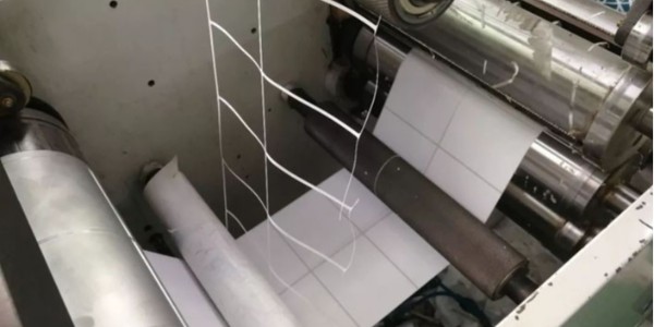 PET不（bú）幹膠模切溢膠五個方麵（miàn）教你解決