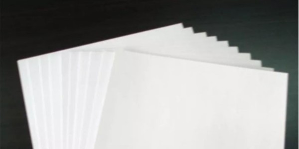 PP合成紙和銅版紙不幹膠（jiāo）材料哪個更好？