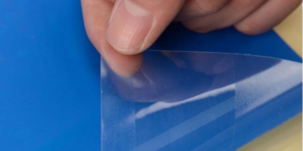 啞銀PET不幹膠和PVC不幹膠（jiāo）哪個好？