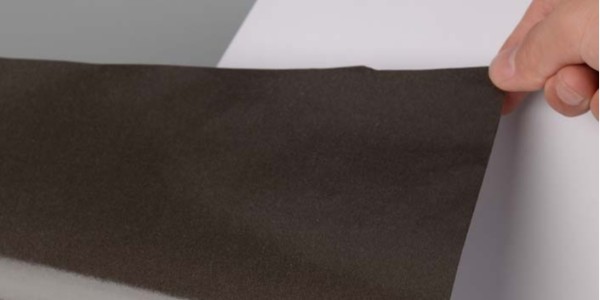 鐳（léi）射膜（mó）不幹（gàn）膠（jiāo）與PVC不幹膠又存在什（shí）麽關係呢？