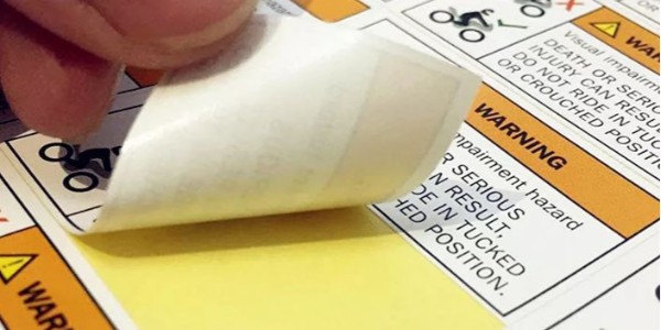 如何去掉電動車上（shàng）的飾（shì）紋（wén）不幹膠材料（liào）？